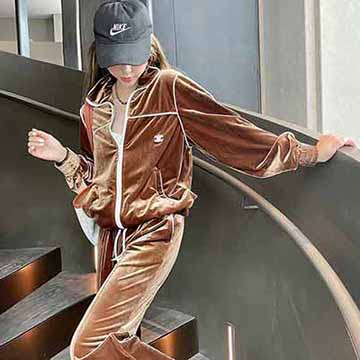 国际品牌女装店Celine早秋新品高等定制休闲丝绒套装