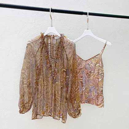 国际品牌女装折扣网70年代复古格调佩斯利花纹女装