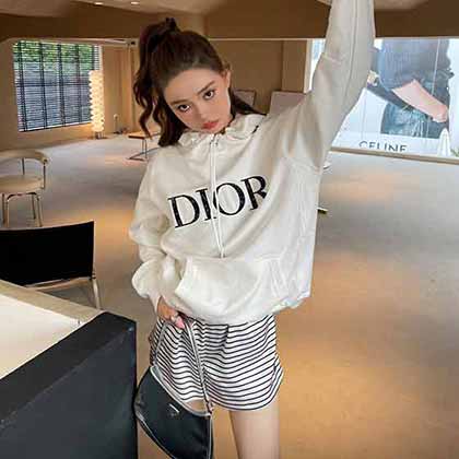 Dior早秋最新系列男女同款星空刺绣卫衣，高工艺定染纱线，慵懒显瘦！