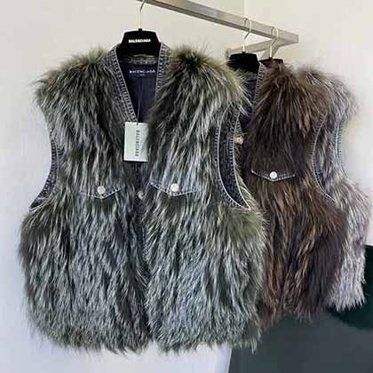 BALENCIAGA 狐狸毛马甲,高等渐变设计,精良宽松版型