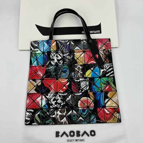 三宅一生BAOBAO新款:陆海生物图案纹理,柔和背景独特对比!