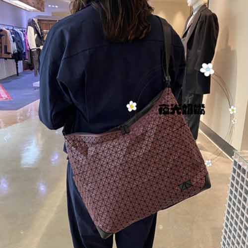三宅一生腋下包小众大品牌拼接真皮女包单肩手提枕头包