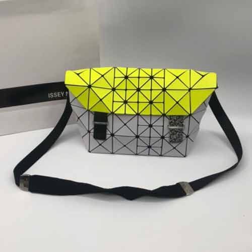 三宅一生邮差包IsseyMiyake BAOBAO獨家新男女同款邮差包