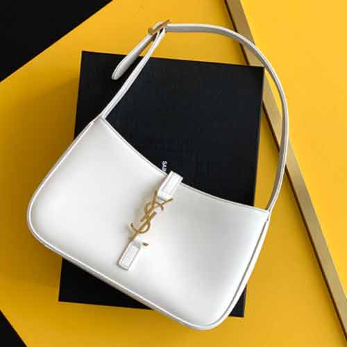 YSL 灵感源自小众电影的 Cléo 腋下包 立体硬挺设计成今夏爆款新宠