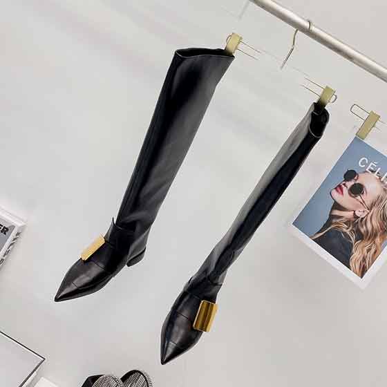 吉尔桑达(JIL SANDER)高等感十足的设计走入大众视野。
