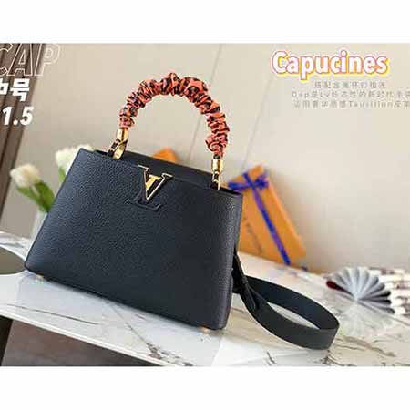 LV Taurillon皮革Capucines中