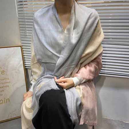香奈羊毛围巾女士冬季韩百搭复古格子加厚保暖围脖高等生日礼物