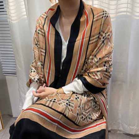 Burberry冬季高等围巾 大品牌仿羊绒外搭洋气女薄款字母印花保暖披肩
