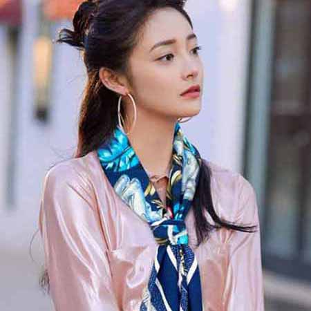 迪奥摩登图案羊绒小方巾 女士时尚百搭披肩欧美大品