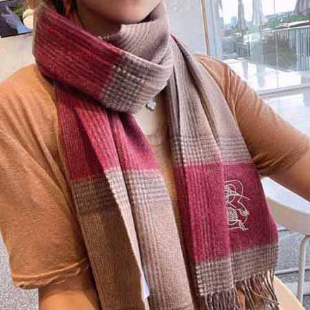 Burberry战马系列羊绒围巾女士冬季时尚高等感高等空调披肩外搭