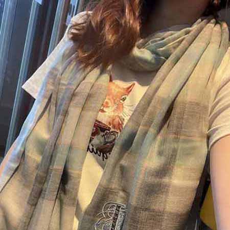 巴宝莉时尚外搭披肩高等感女士百搭长条羊绒格子披肩