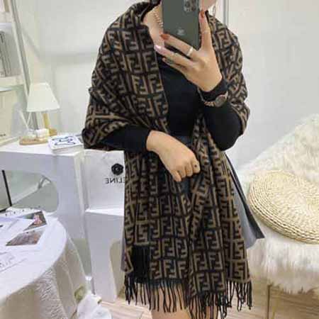 芬迪围巾女士冬季大品牌轻奢围脖加厚保暖两用披肩高等礼盒