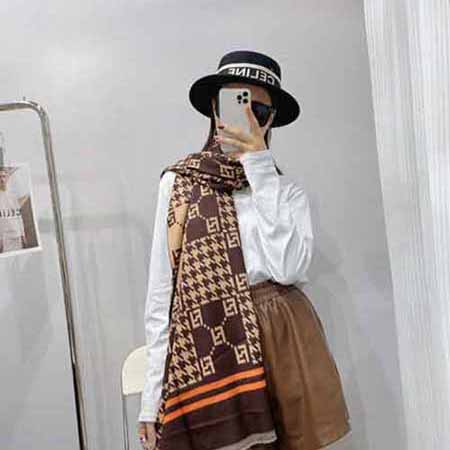 FENDI羊绒毛围巾女冬季大品牌百搭高等感两用围脖