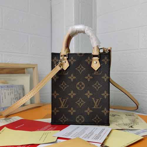 LV原单Petit Sac Plat实用日常手袋,空间充足,演绎经典之作!