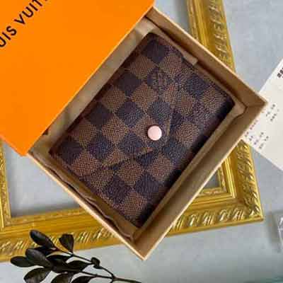 LV Victorine 钱夹 M41938 咖格粉色款，秀气好用，随身带蛮合适