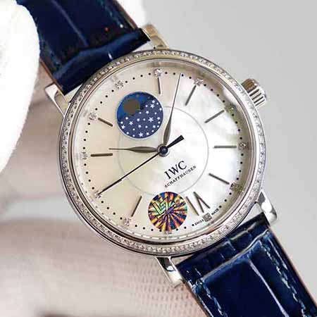 IWC柏涛菲诺系列真月相自动手表，呈现浪漫的表达。