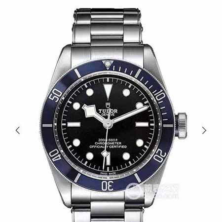 帝舵碧湾系列手表传承品牌丰硕传统，以其大方设计风格彰显男性魅力!